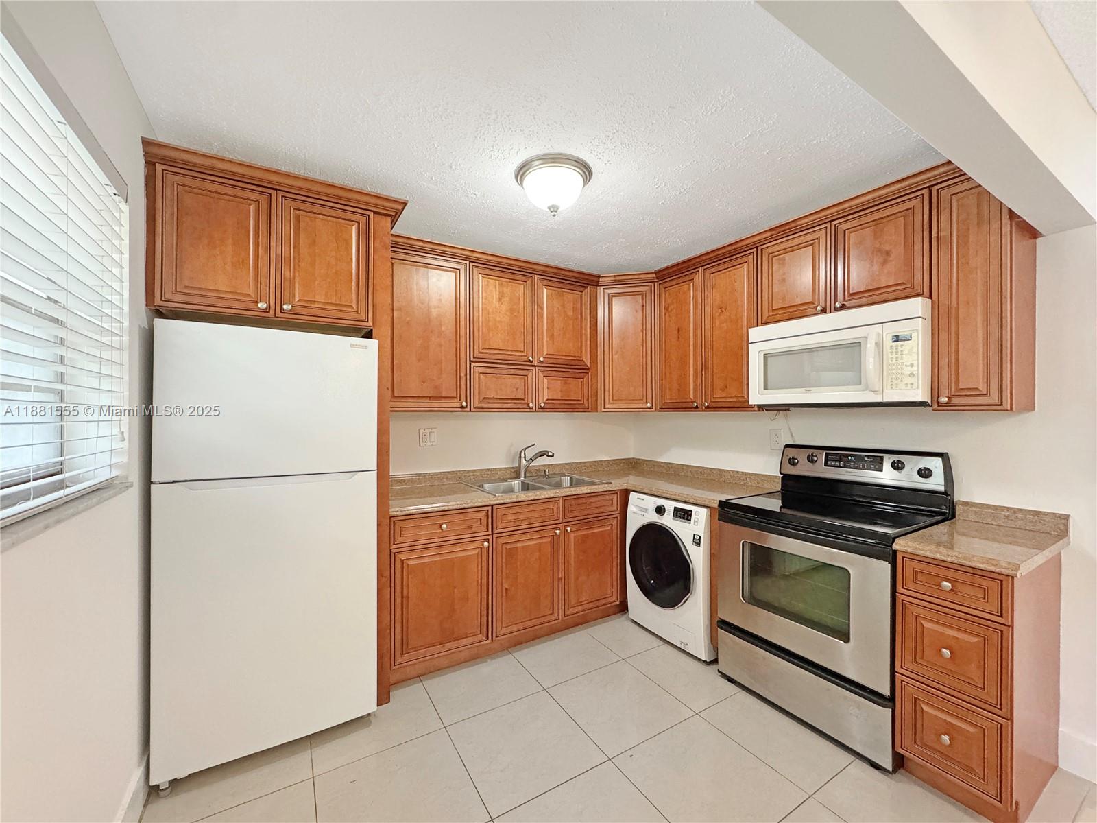 CASA BELLA CONDO APTS - Residential Lease