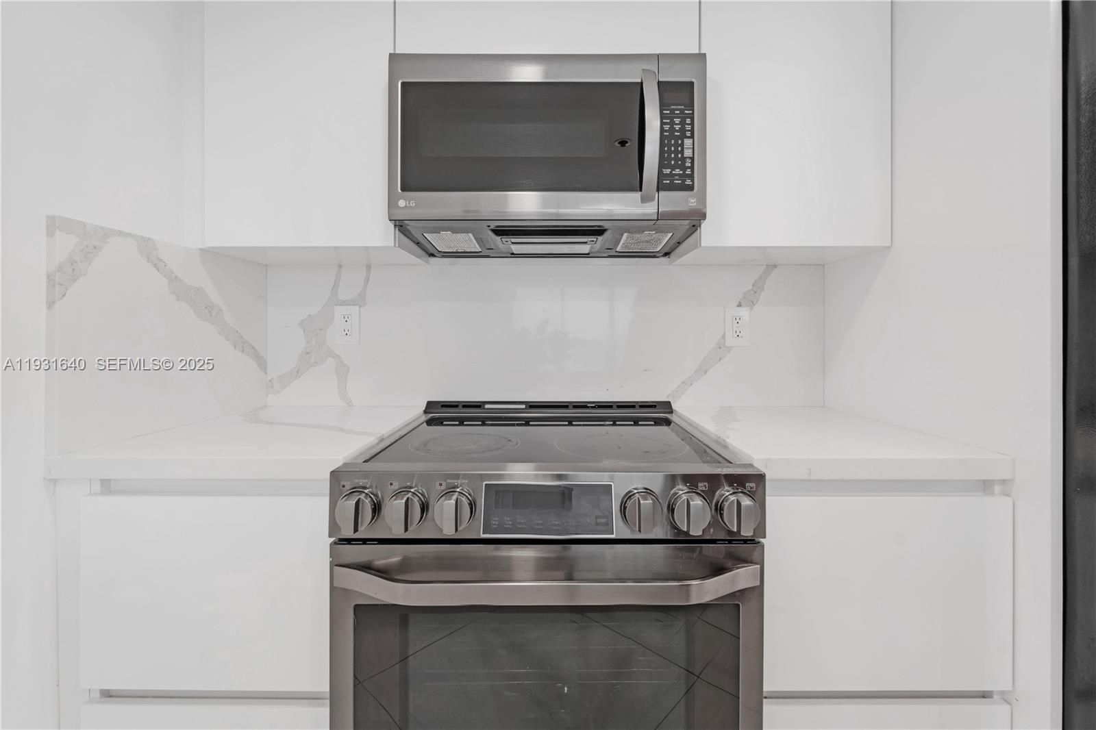 7601 E Treasure Dr 819