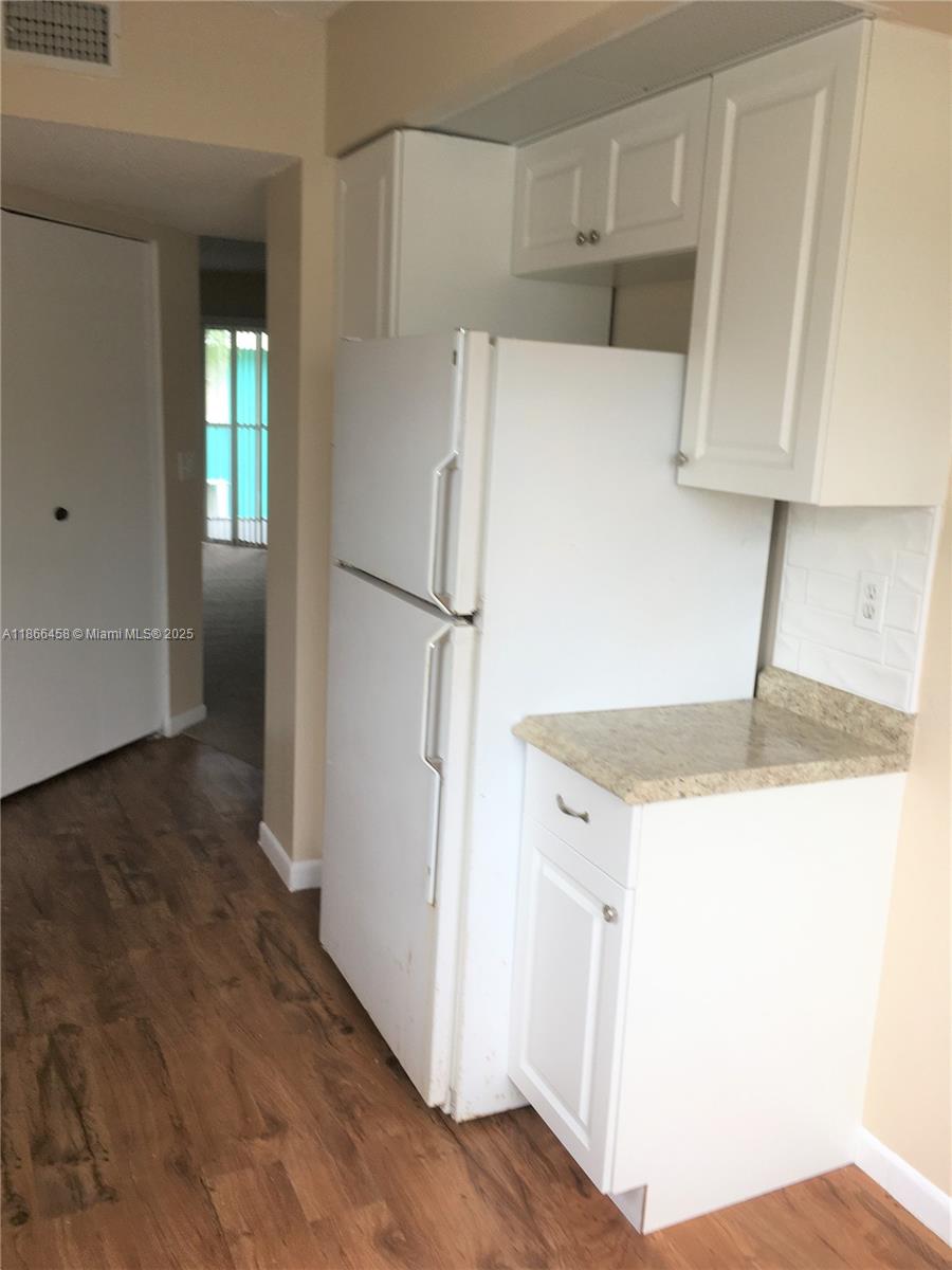 KEYS GATE CONDO NO SIX - Residential