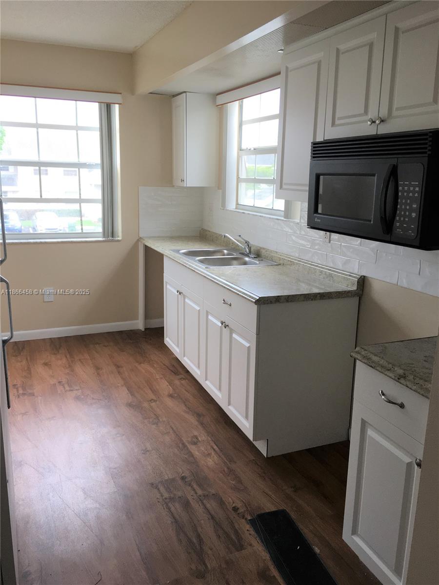 KEYS GATE CONDO NO SIX - Residential