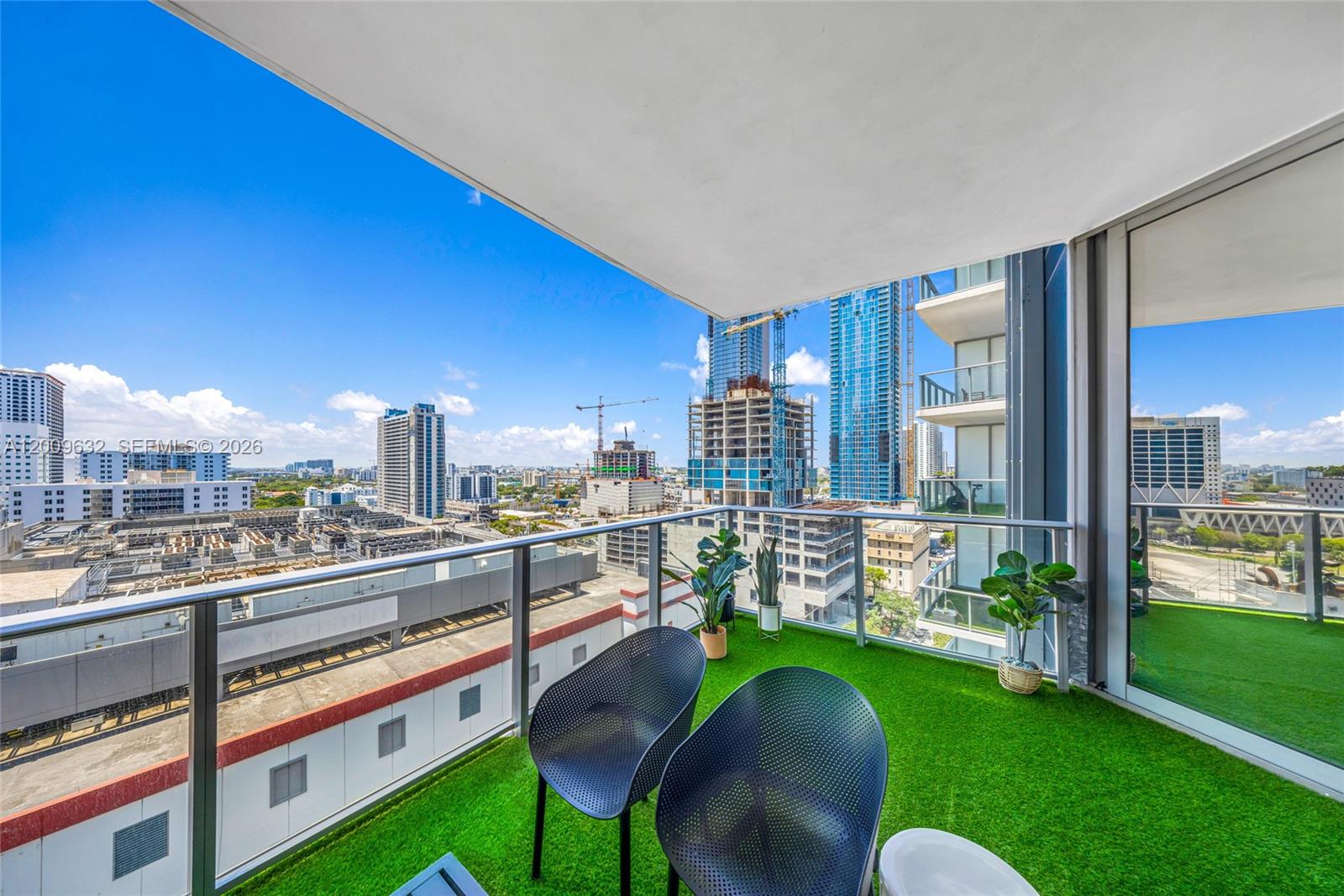 PARAMOUNT MIAMI WORLDCENT - Residential