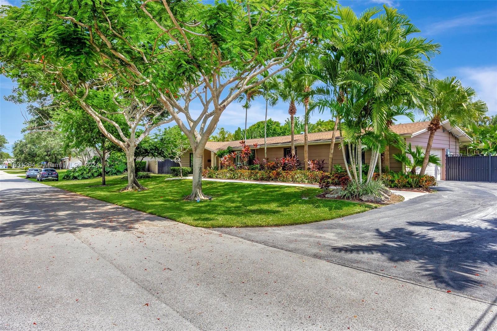 LAUREL HILL PARK - Residential