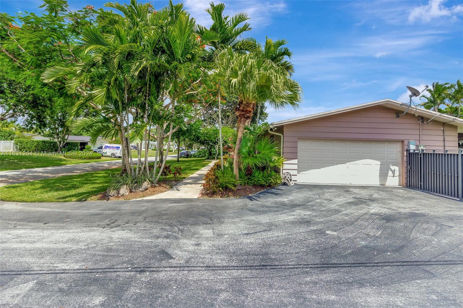 LAUREL HILL PARK - Residential