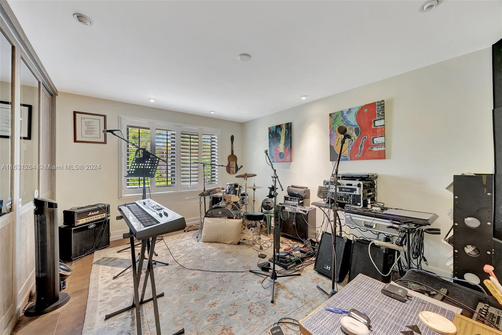 LAUREL HILL PARK - Residential