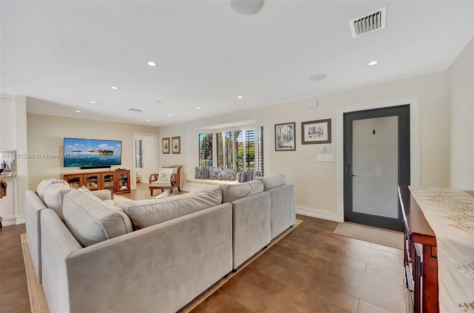 LAUREL HILL PARK - Residential