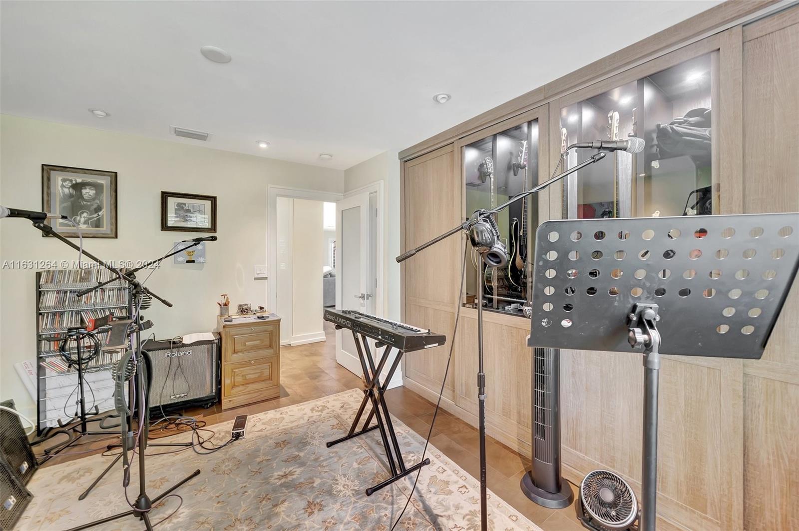 LAUREL HILL PARK - Residential