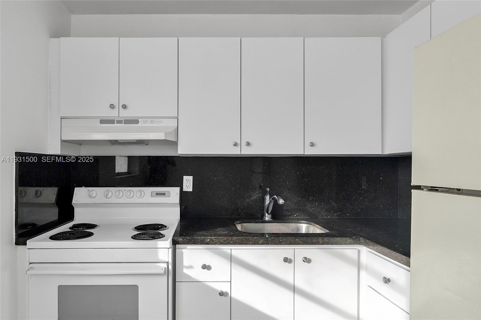 CITY OF MIAMI SOUTH - Residential Lease