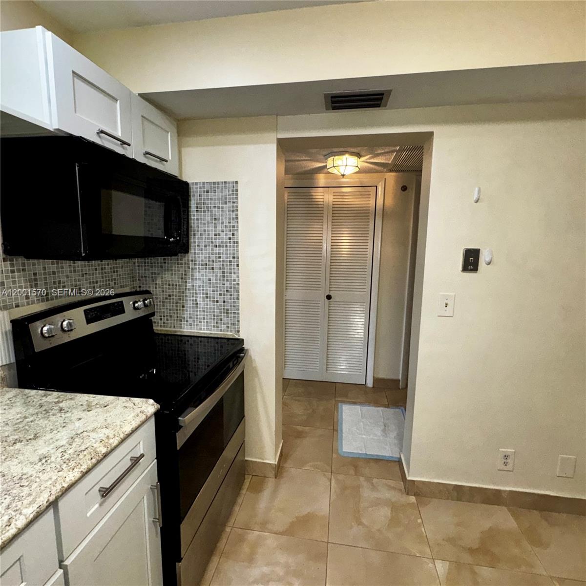 FIRST GULFSTREAM GARDEN - Residential Lease