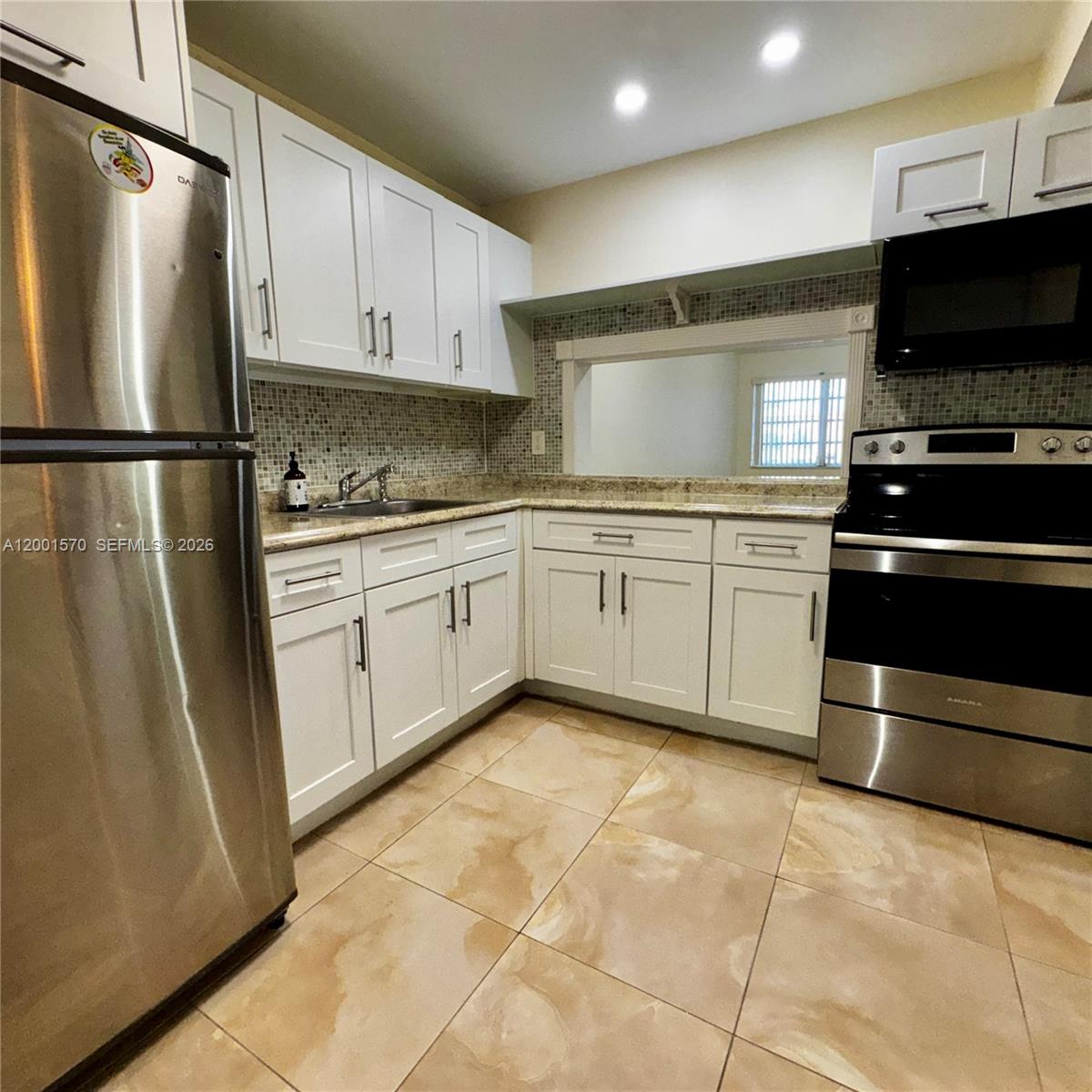 FIRST GULFSTREAM GARDEN - Residential Lease