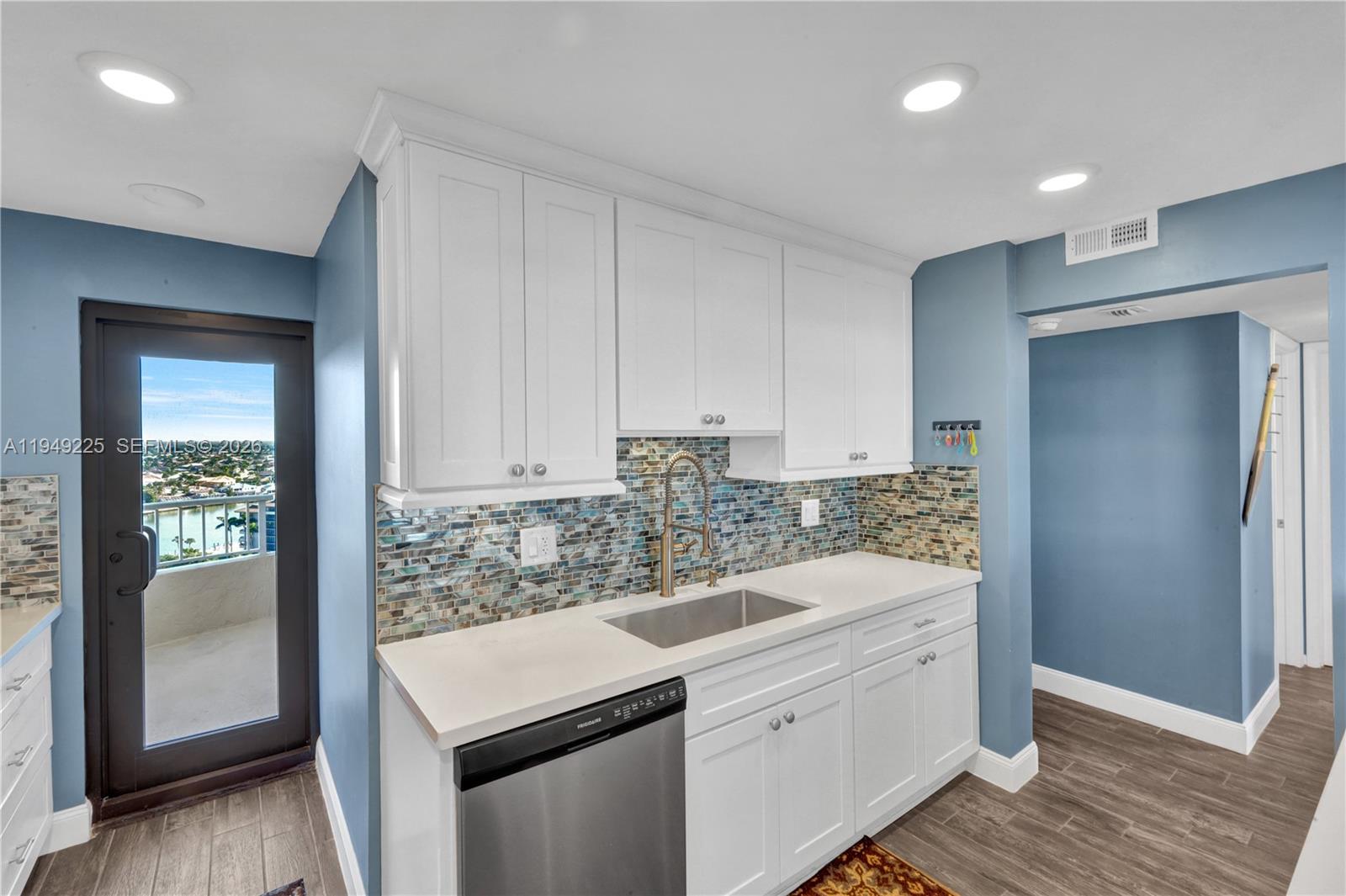 MARCO BEACH - Residential