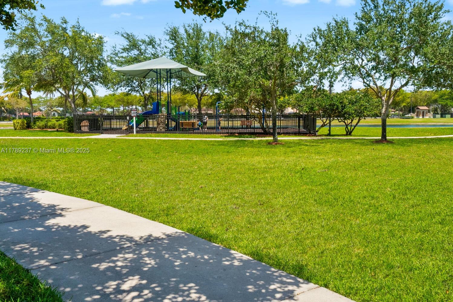 LAKES BY THE BAY JAY - Residential