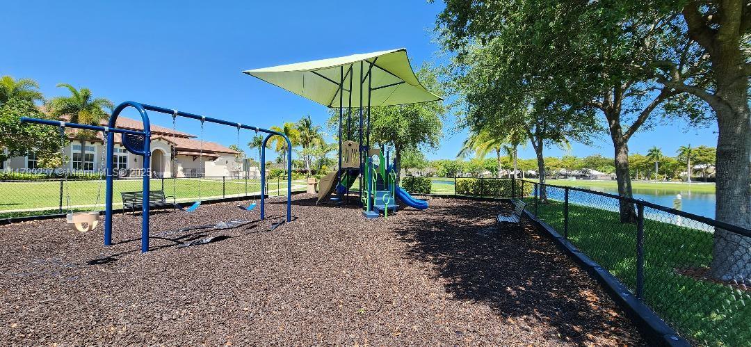 LAKES BY THE BAY JAY - Residential