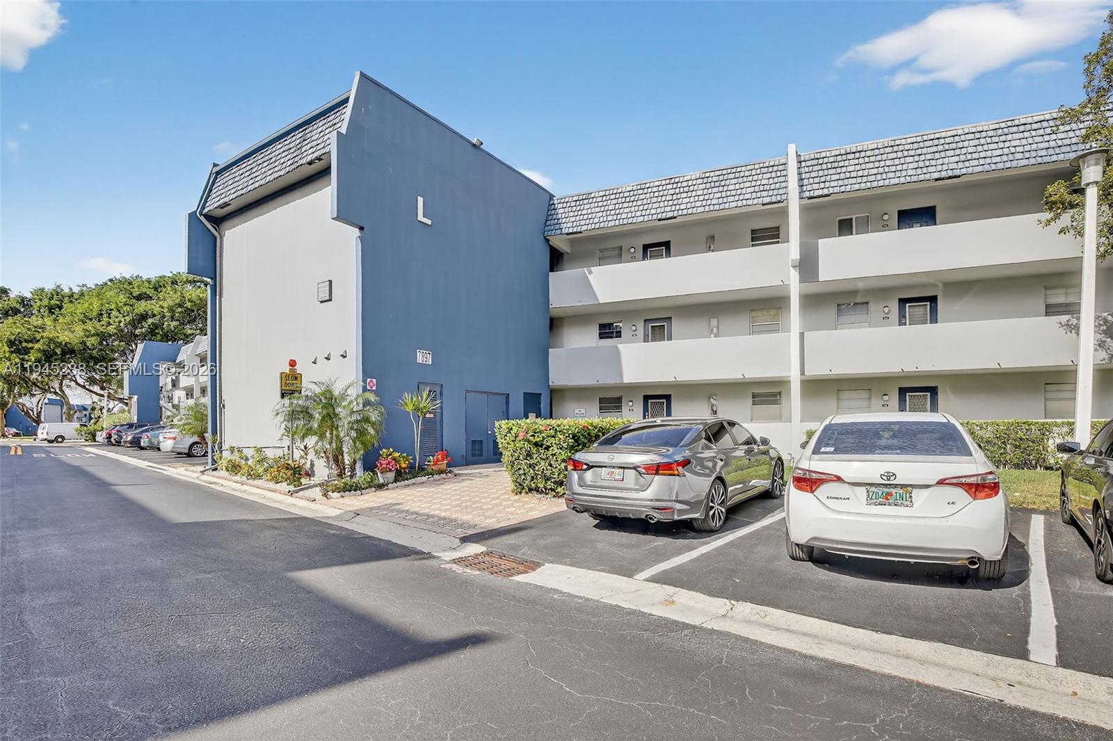 ORIOLE GOLF & TENNIS CLUB - Residential