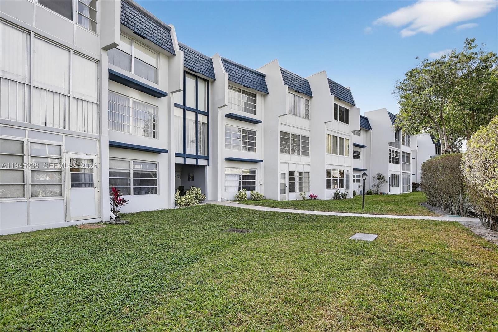 ORIOLE GOLF & TENNIS CLUB - Residential