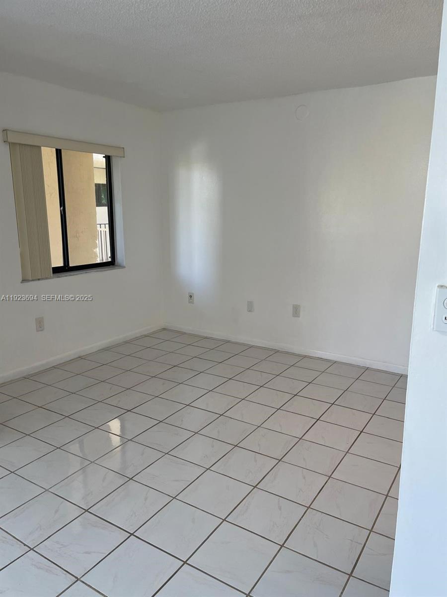 THE HORIZONS CONDO #7 - Residential Lease