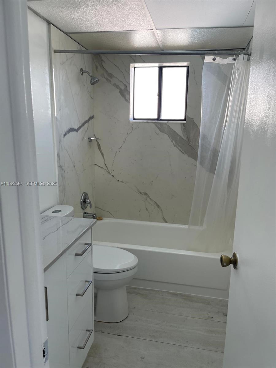 THE HORIZONS CONDO #7 - Residential Lease