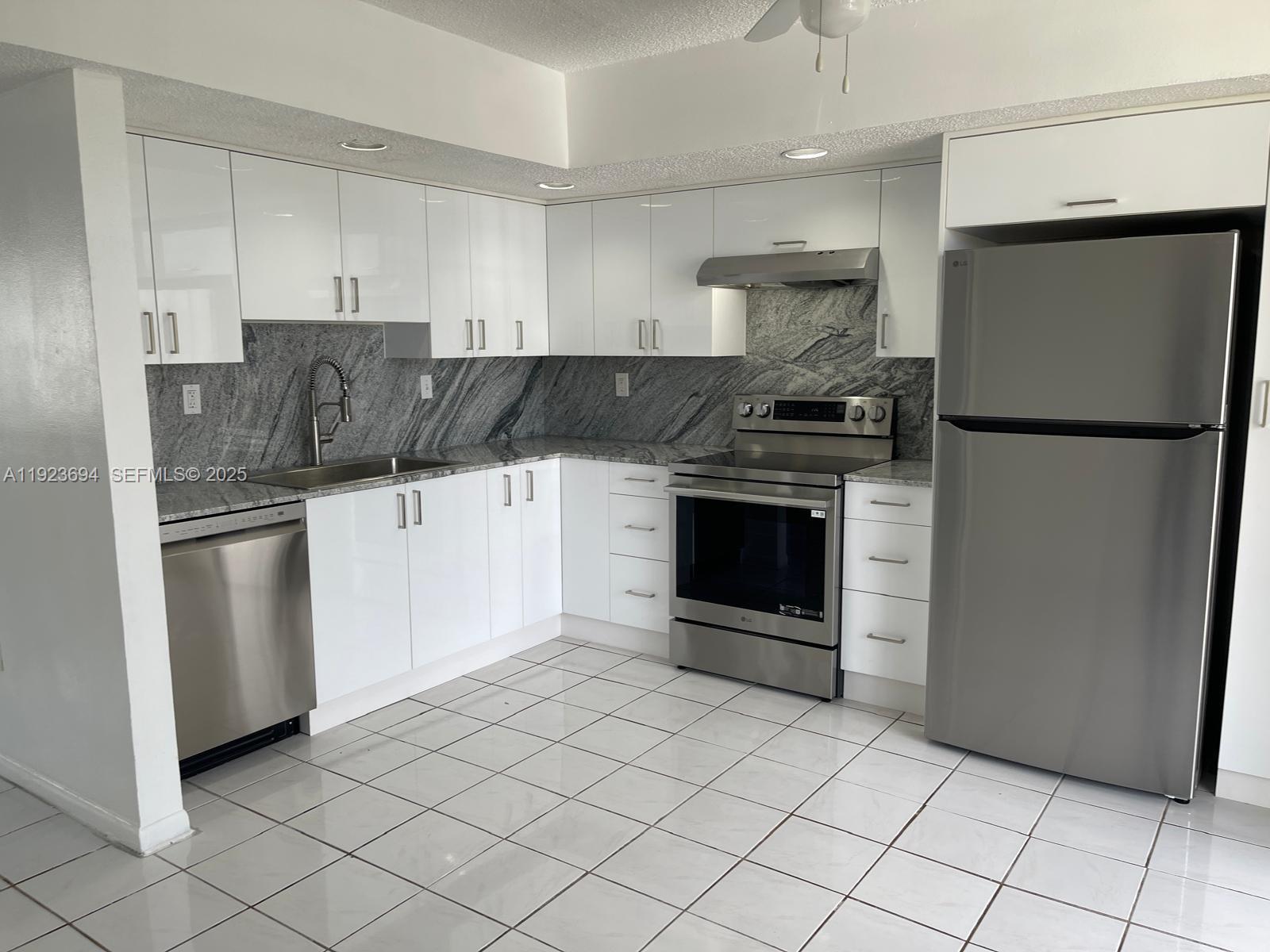 THE HORIZONS CONDO #7 - Residential Lease