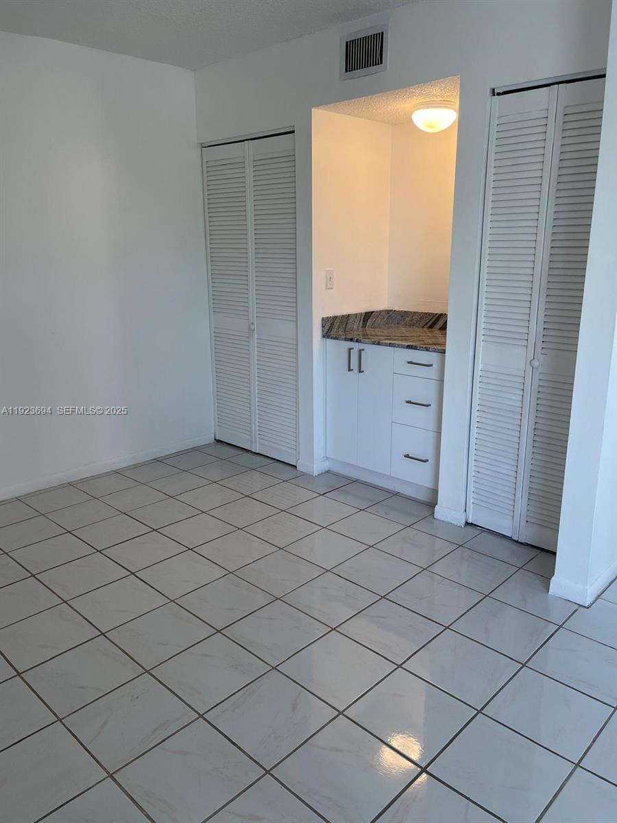 THE HORIZONS CONDO #7 - Residential Lease