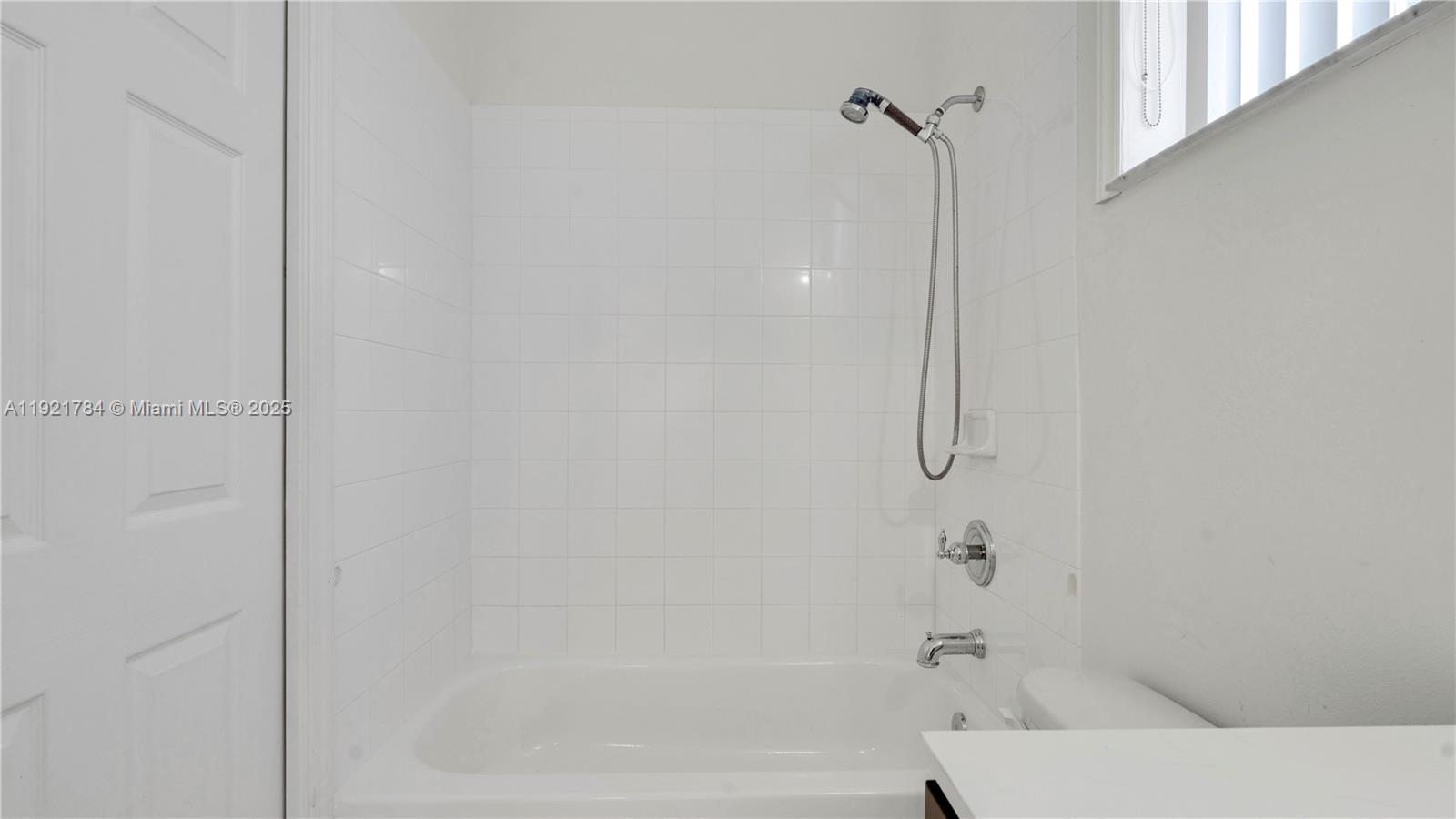 LAS TERRAZAS AT VIZCAYA C - Residential Lease