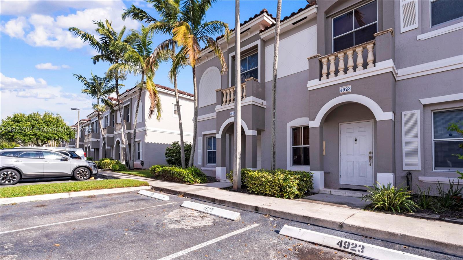 LAS TERRAZAS AT VIZCAYA C - Residential Lease