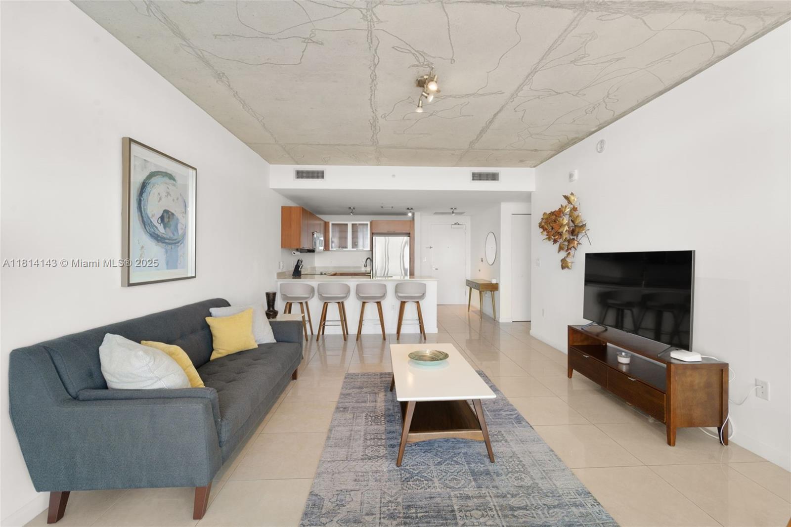 MIDBLOCK MIAMI CONDO - Residential Lease