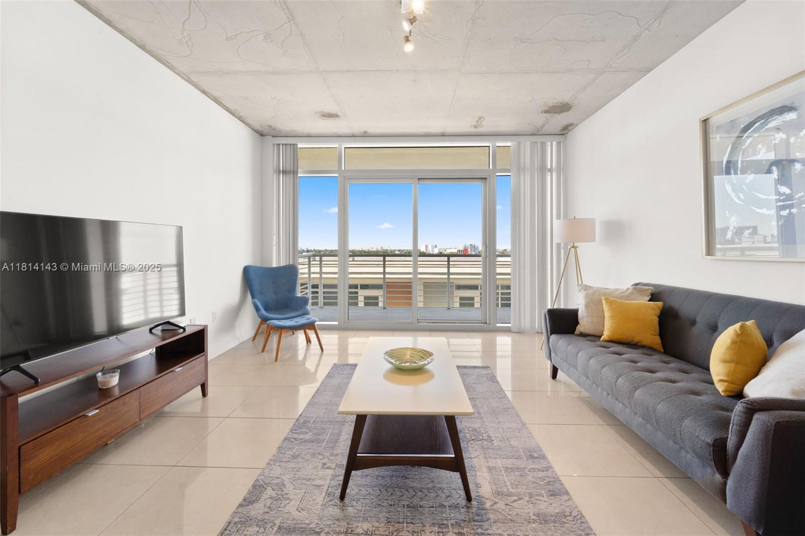 MIDBLOCK MIAMI CONDO - Residential Lease
