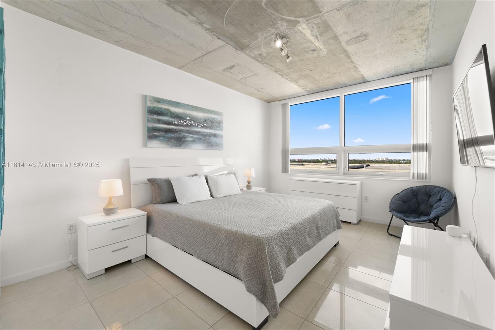 MIDBLOCK MIAMI CONDO - Residential Lease