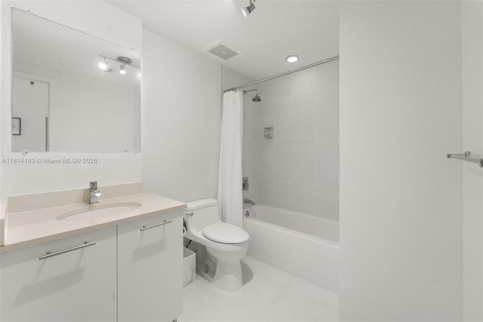 MIDBLOCK MIAMI CONDO - Residential Lease