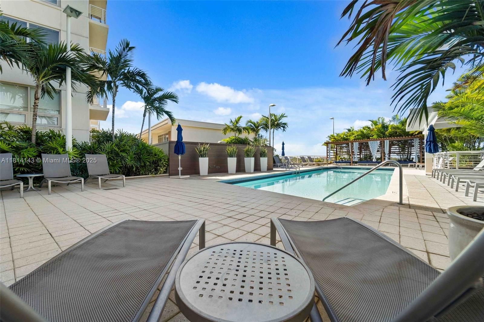MIDBLOCK MIAMI CONDO - Residential Lease