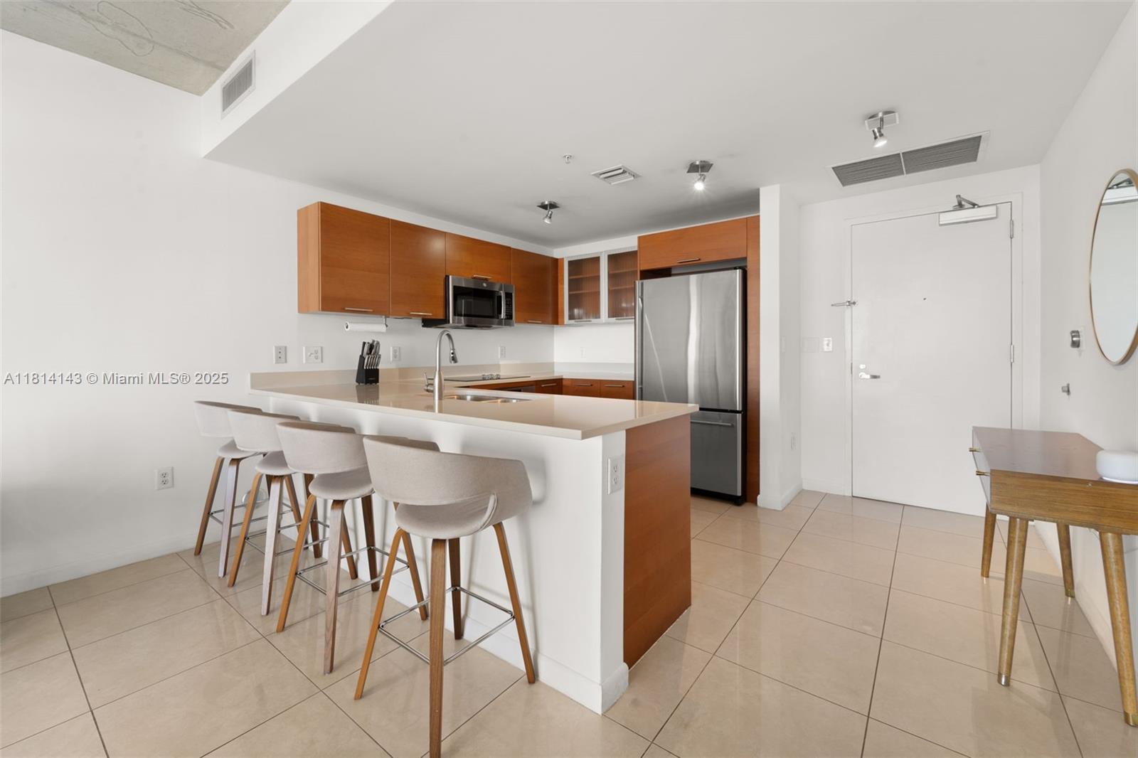 MIDBLOCK MIAMI CONDO - Residential Lease