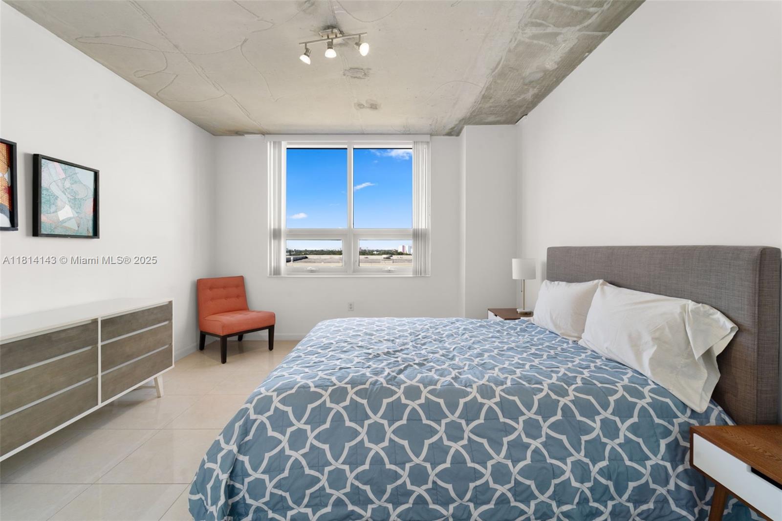 MIDBLOCK MIAMI CONDO - Residential Lease
