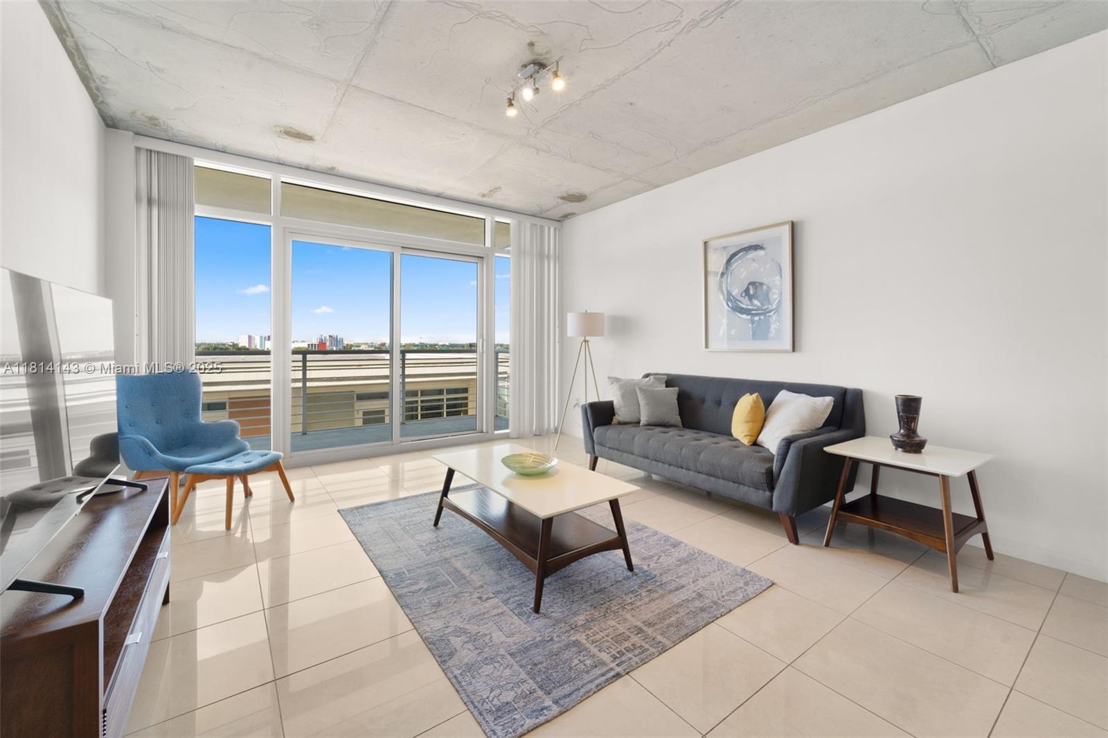 MIDBLOCK MIAMI CONDO - Residential Lease