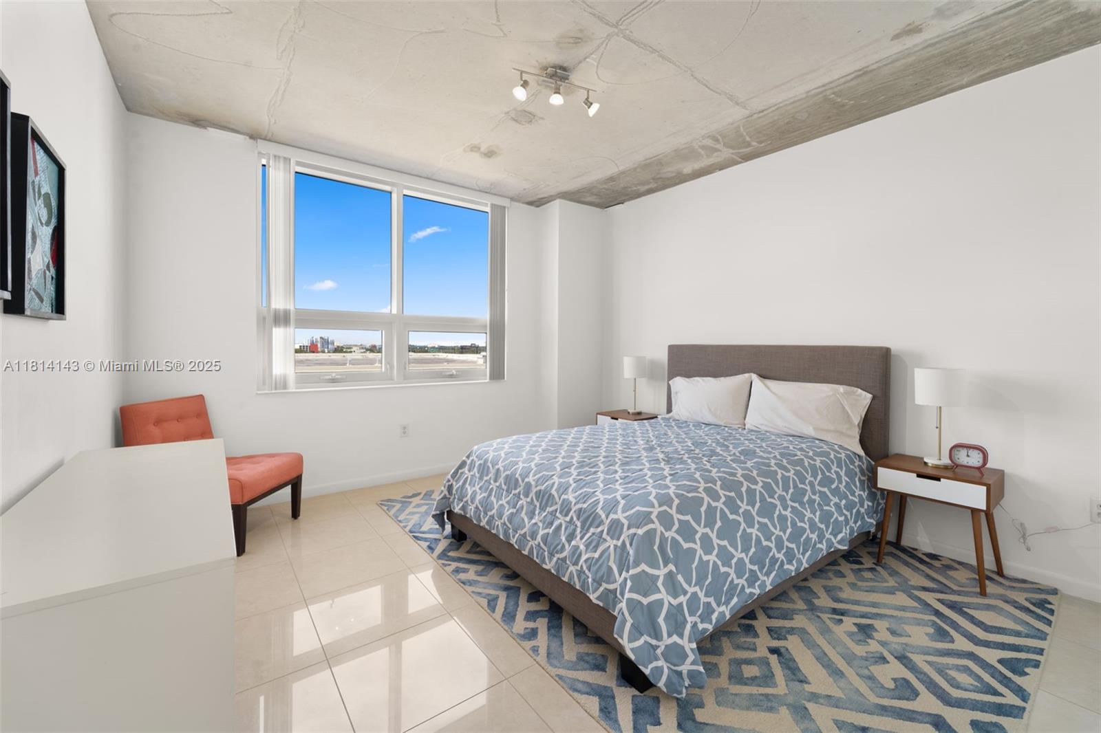 MIDBLOCK MIAMI CONDO - Residential Lease