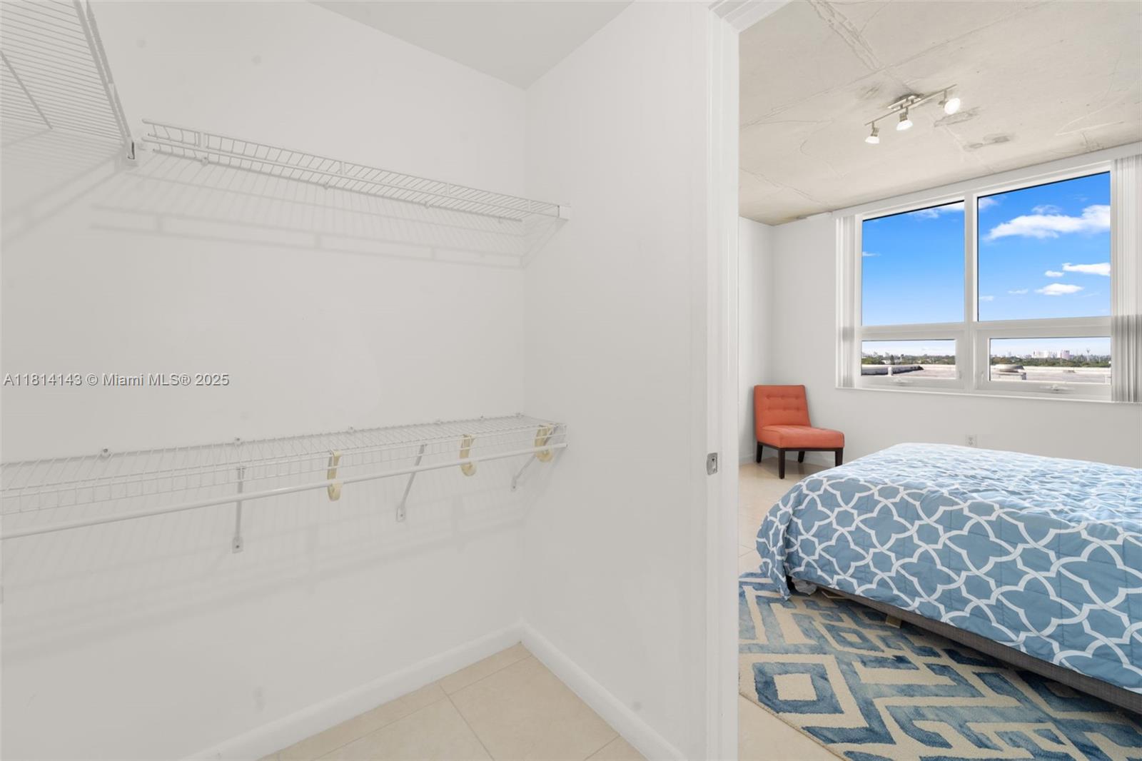 MIDBLOCK MIAMI CONDO - Residential Lease
