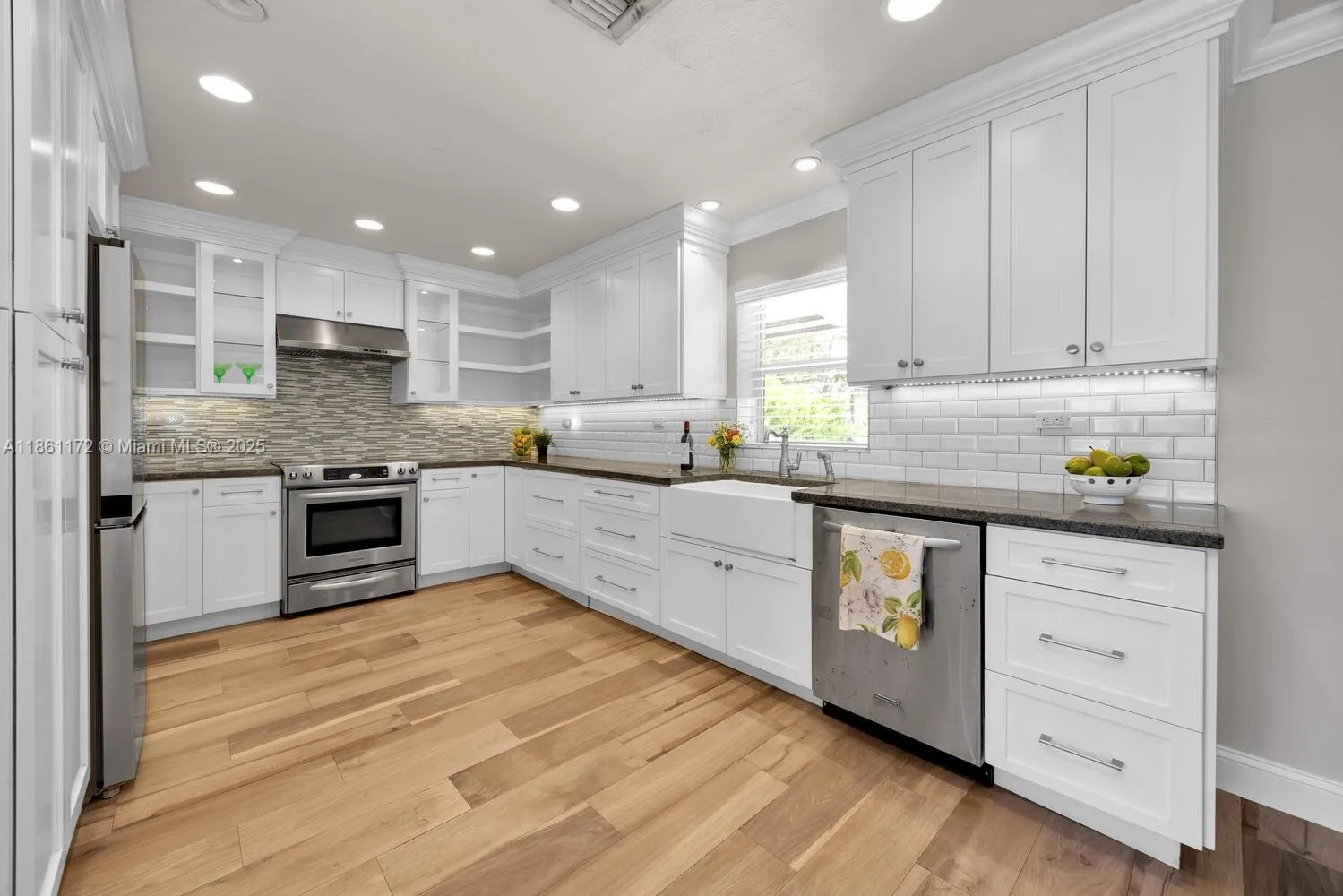 Palmetto Bay, Florida 33158, United States, 3 Bedrooms Bedrooms, ,3 BathroomsBathrooms,Residential,Active,194818