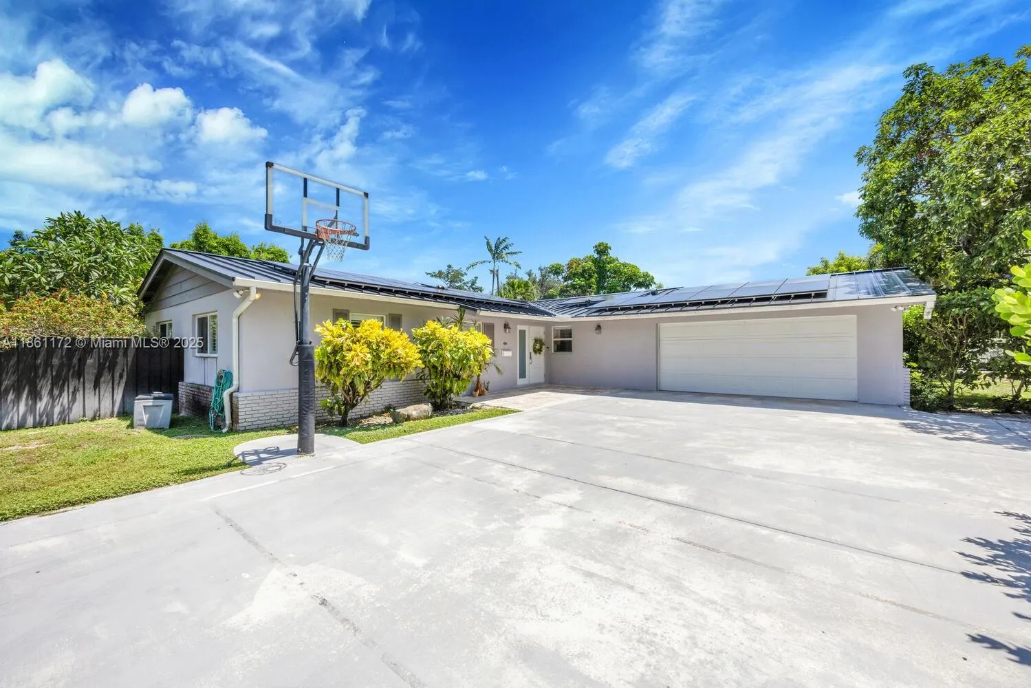 Palmetto Bay, Florida 33158, United States, 3 Bedrooms Bedrooms, ,3 BathroomsBathrooms,Residential,Active,194818