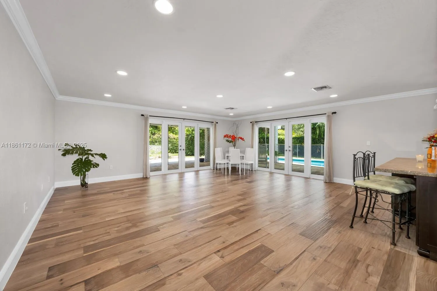 Palmetto Bay, Florida 33158, United States, 3 Bedrooms Bedrooms, ,3 BathroomsBathrooms,Residential,Active,194818