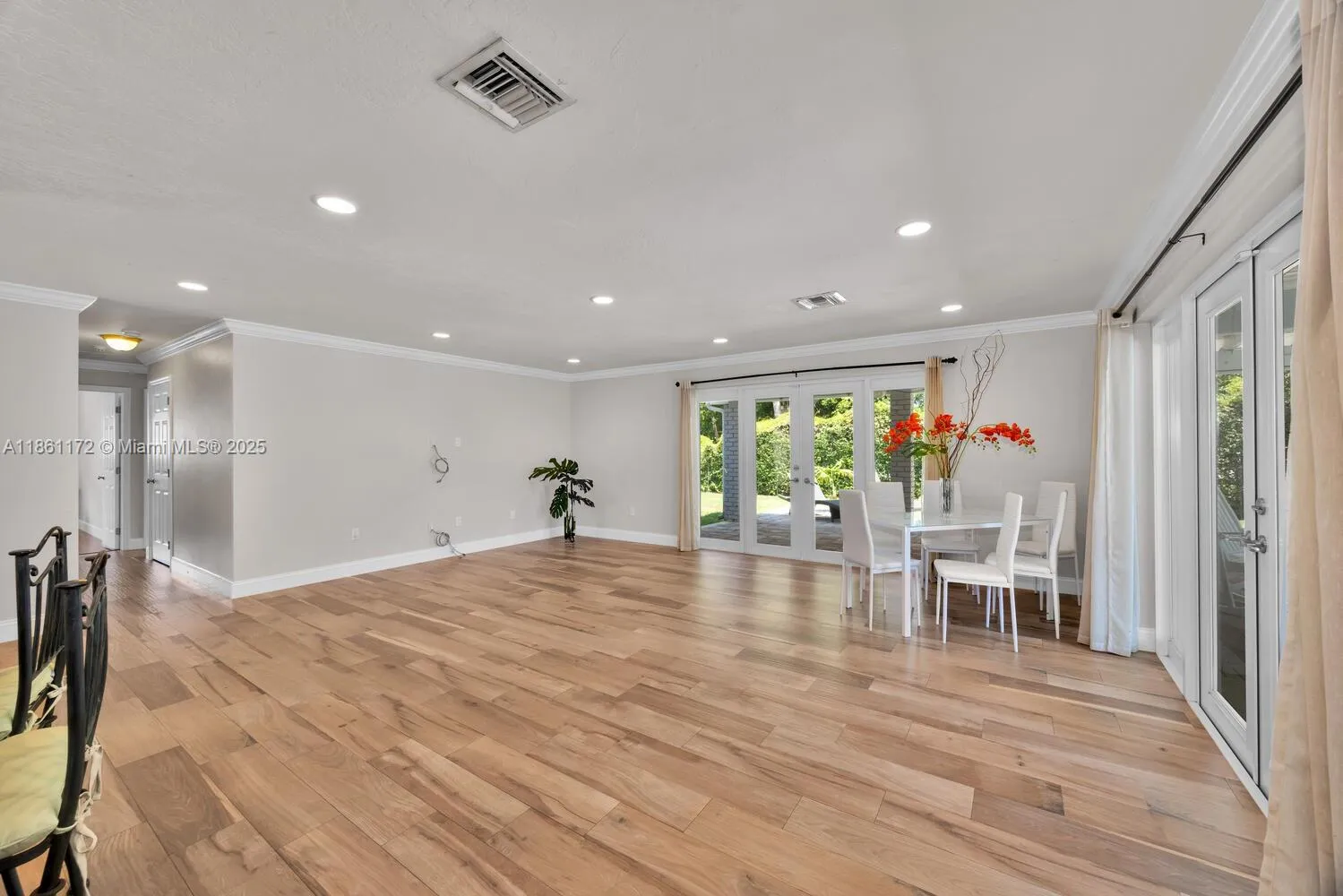 Palmetto Bay, Florida 33158, United States, 3 Bedrooms Bedrooms, ,3 BathroomsBathrooms,Residential,Active,194818