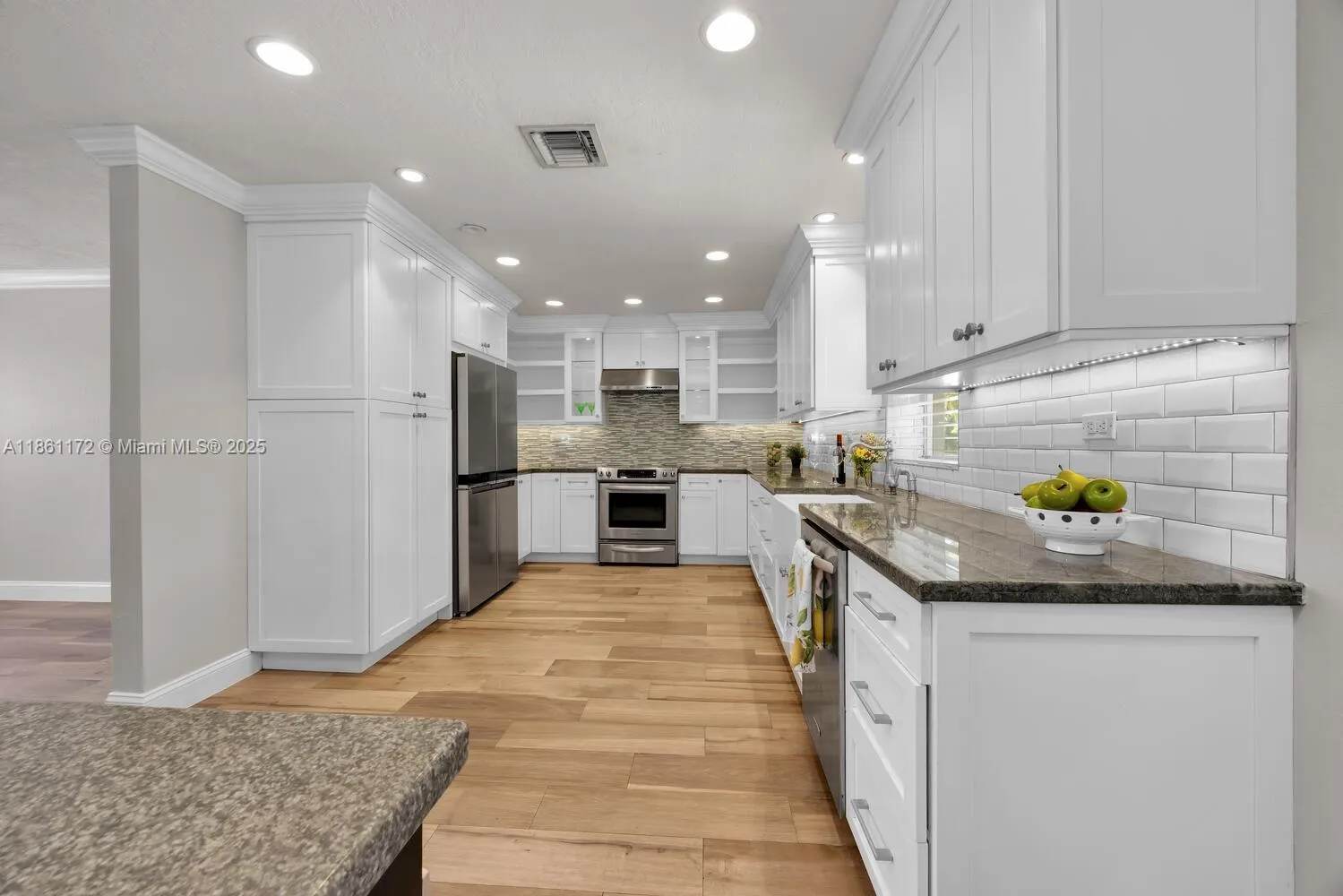 Palmetto Bay, Florida 33158, United States, 3 Bedrooms Bedrooms, ,3 BathroomsBathrooms,Residential,Active,194818