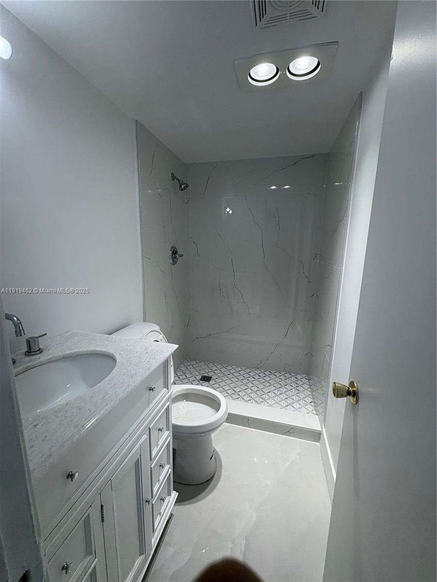 CASTLE APARTMENTS 4 CONDO - Residential