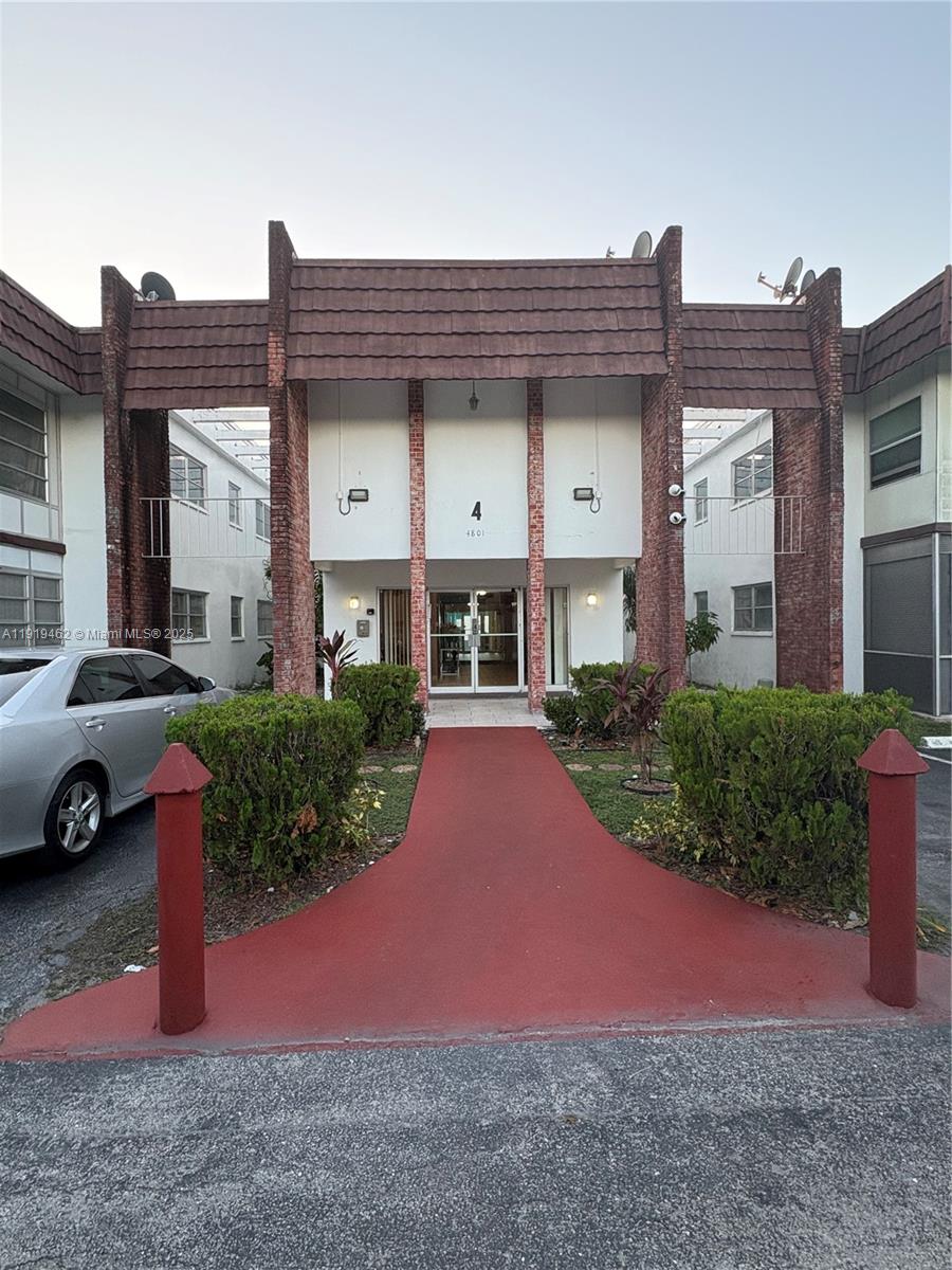 CASTLE APARTMENTS 4 CONDO - Residential