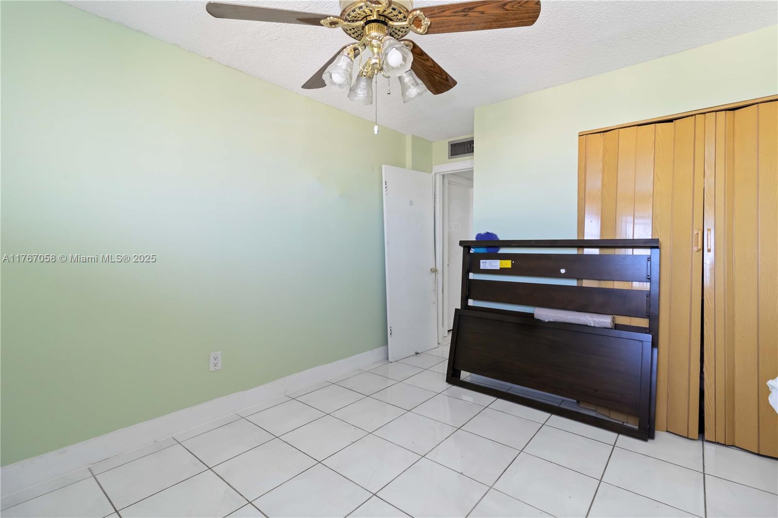 PINESIDE CONDO NO 1 - Residential