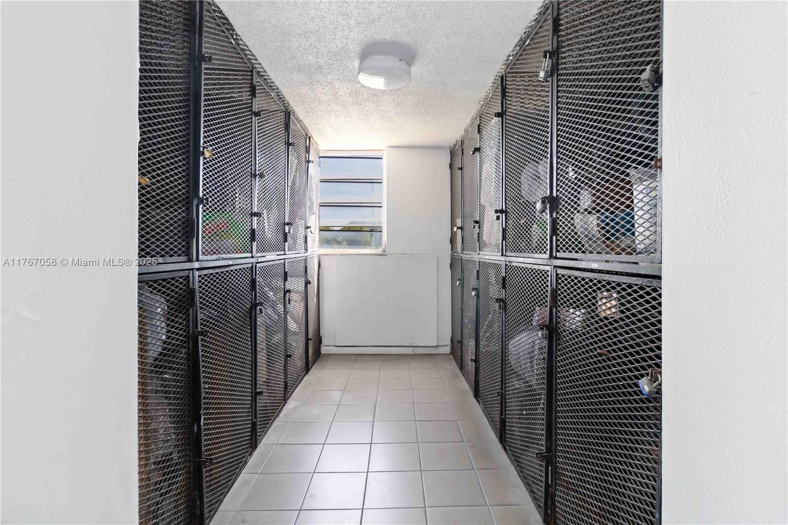 PINESIDE CONDO NO 1 - Residential