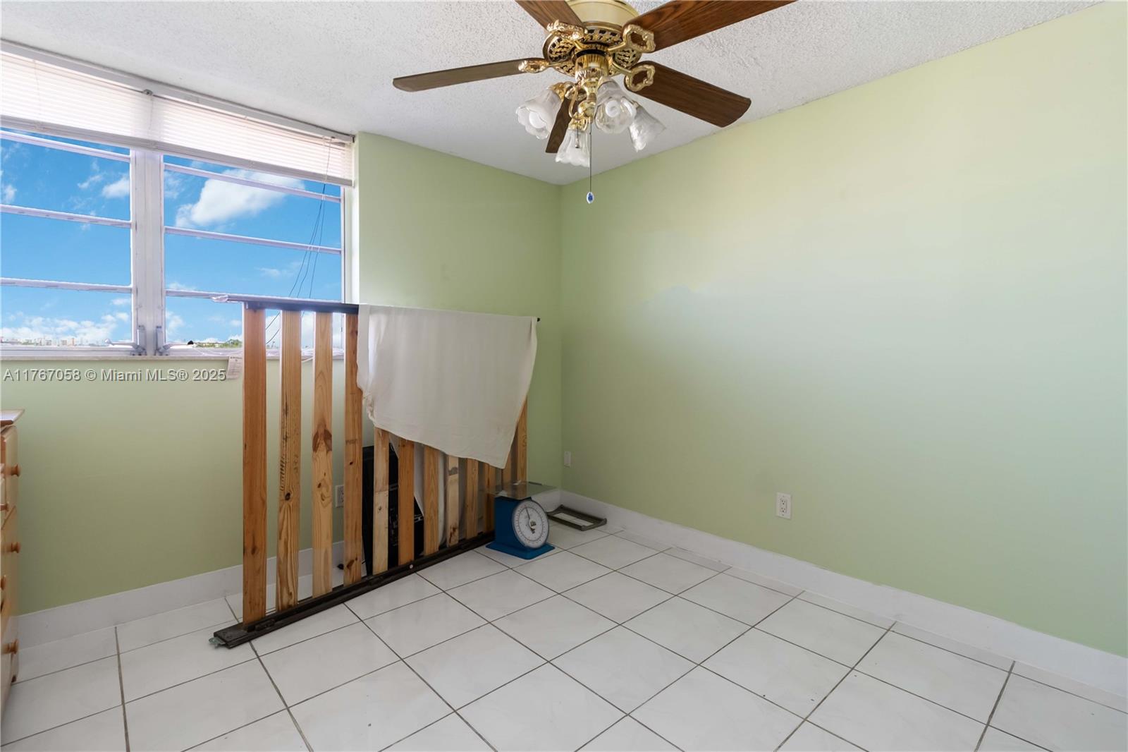 PINESIDE CONDO NO 1 - Residential