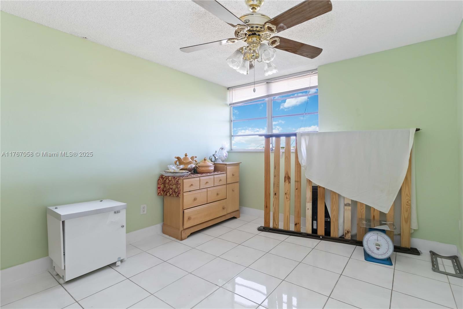 PINESIDE CONDO NO 1 - Residential