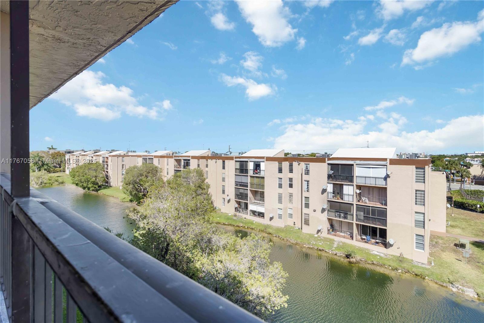 PINESIDE CONDO NO 1 - Residential