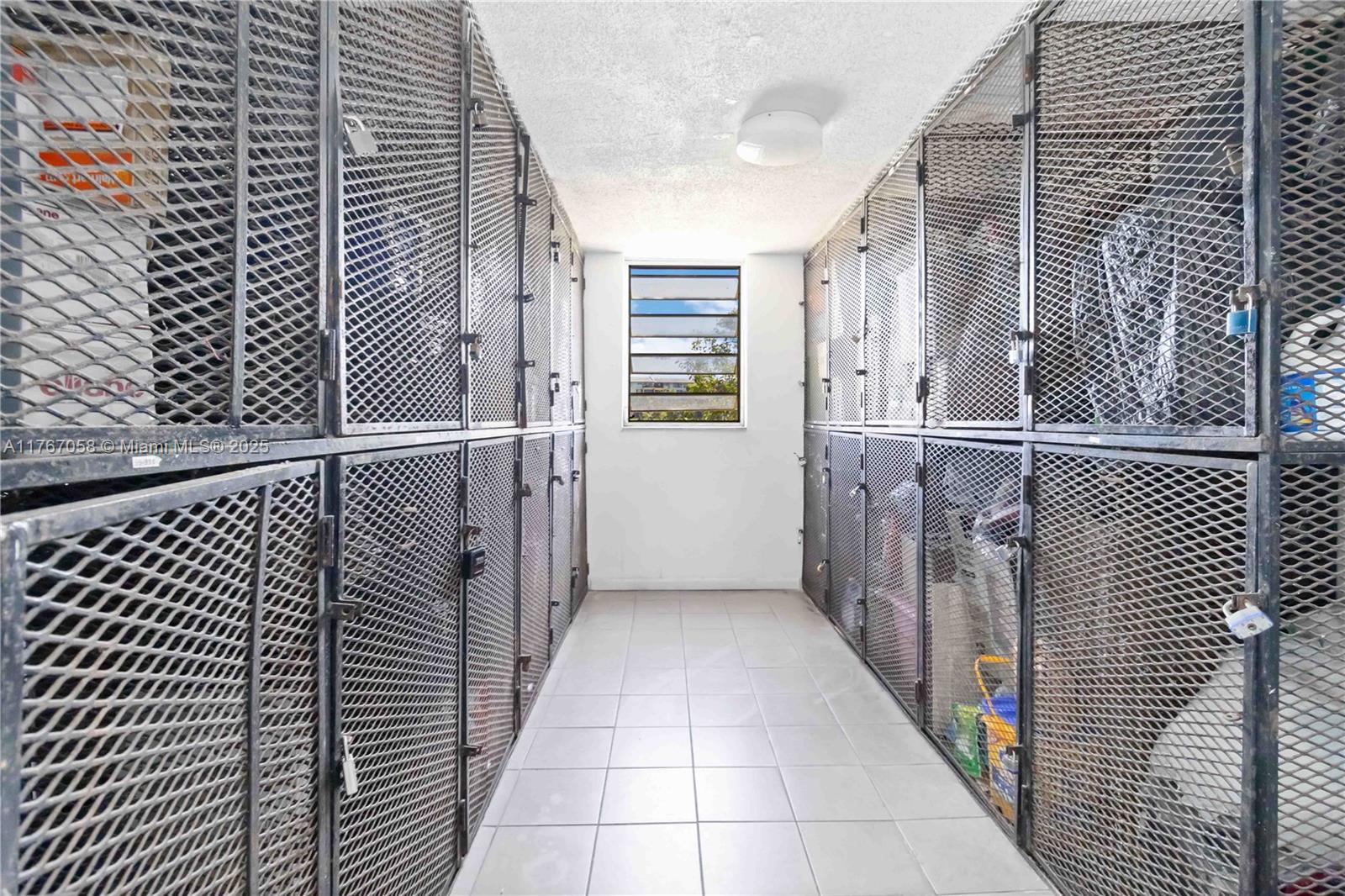 PINESIDE CONDO NO 1 - Residential