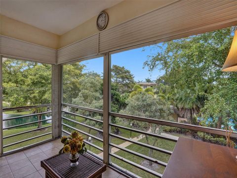 A home in Lauderdale Lakes