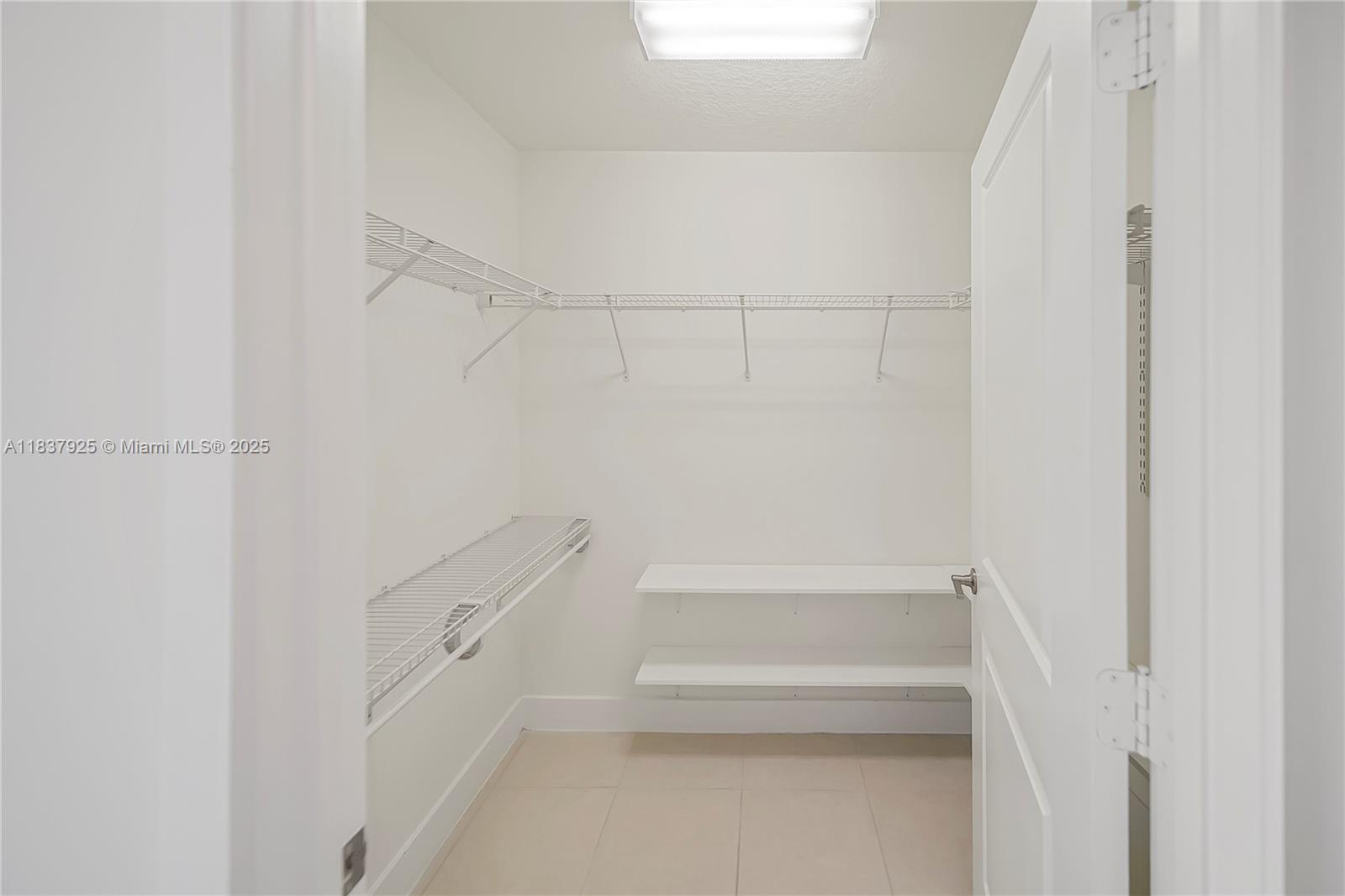 DOWNTOWN DORAL SOUTH PHAS - Residential