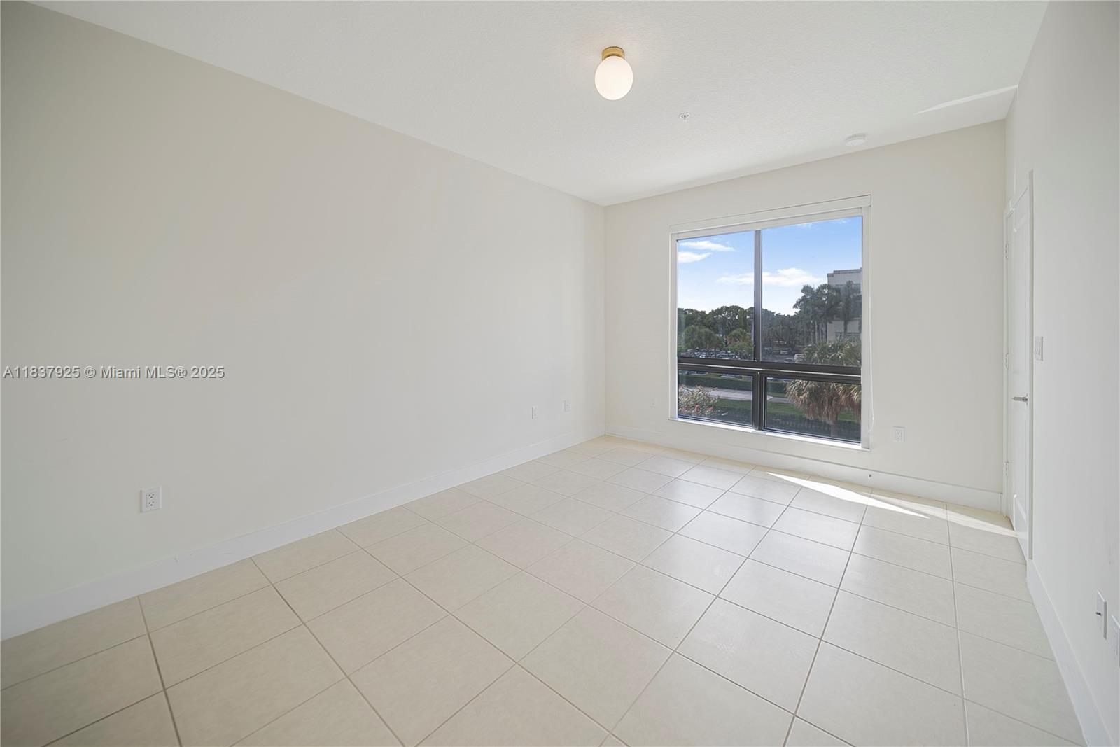 DOWNTOWN DORAL SOUTH PHAS - Residential